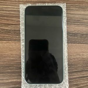 Refurbished IPHONE 11 (mint green)